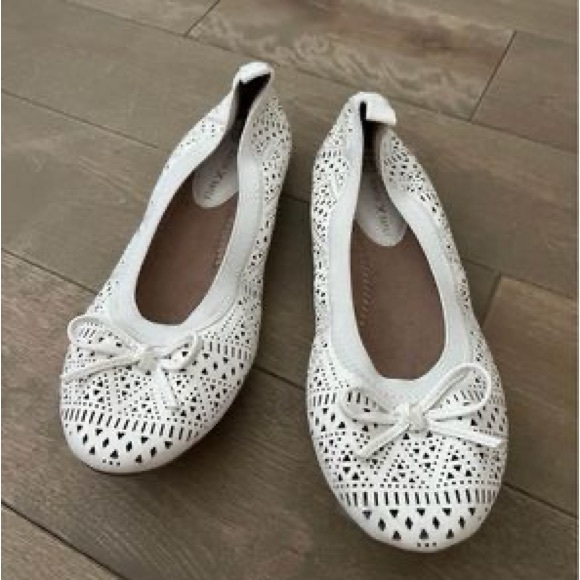 White ballerina shoes 6.5 - Picture 1 of 4
